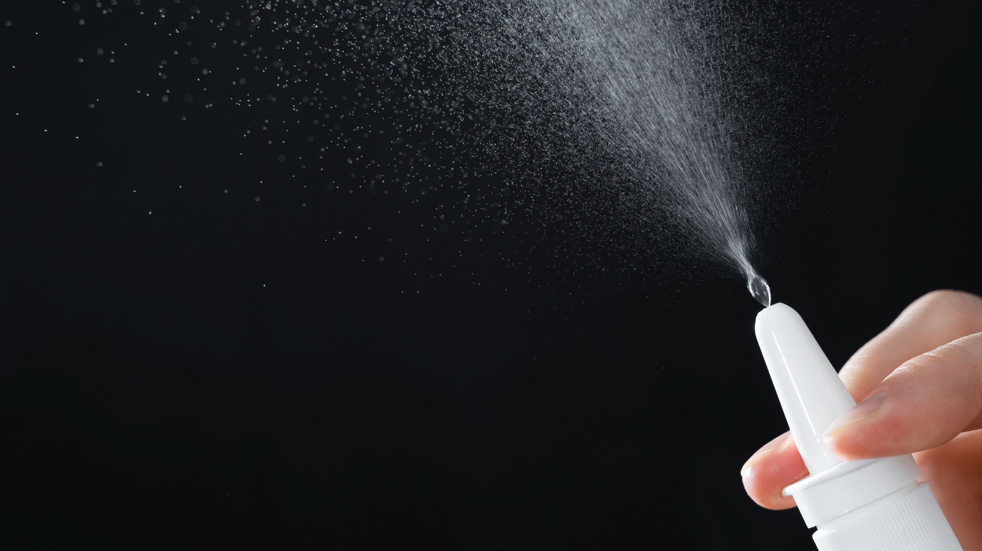 Nasenspray-Anwendung mit feinem Sprühnebel